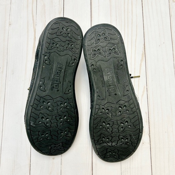 Alegria Metallic Shiny Printed Lace Up Leather Sneakers Black NWT Size 7 - Picture 12 of 13